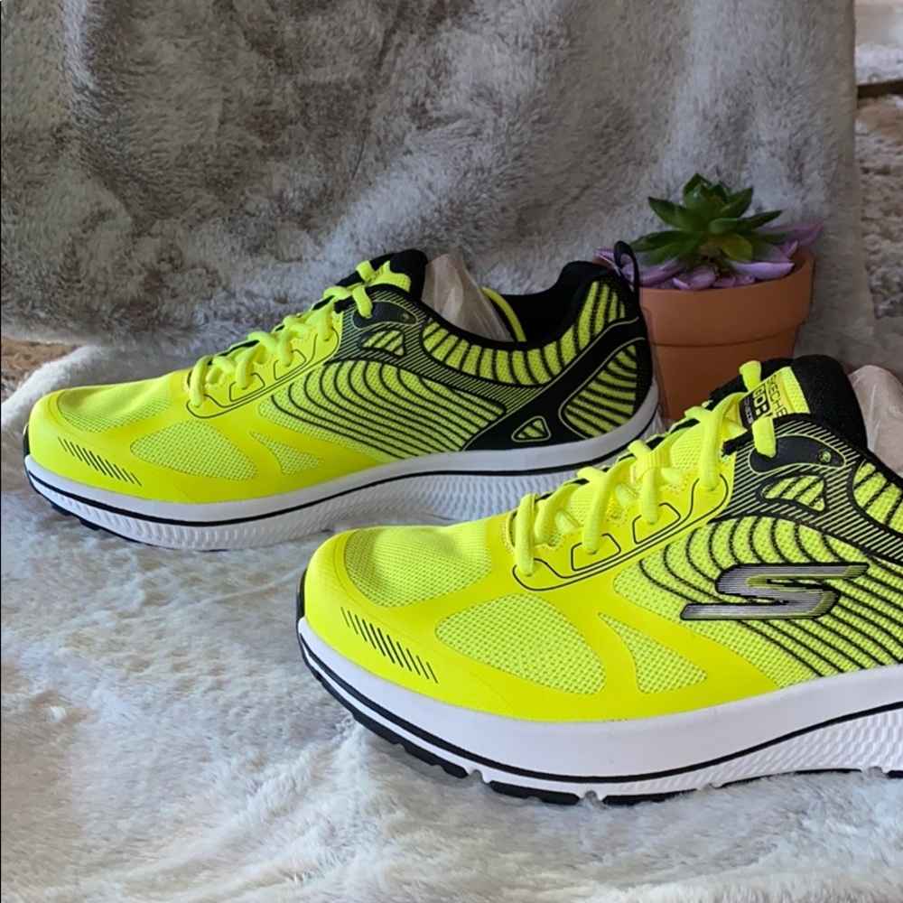 Shoes - Picture 2 of 6